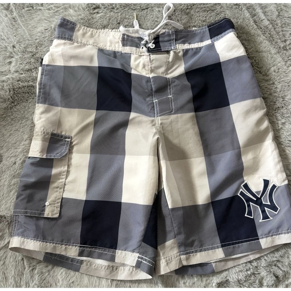 GIII sports swim trunks size M lined NY Yankees logo